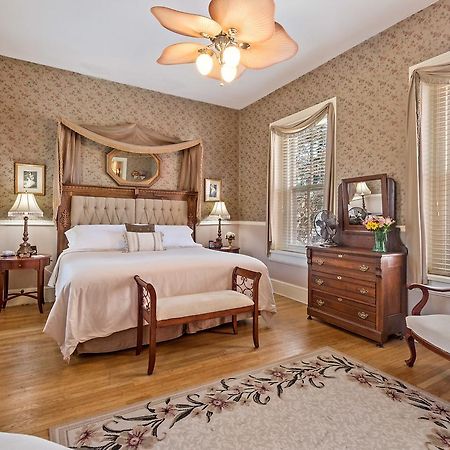 Lovelace Manor Bed And Breakfast Ланкастър Екстериор снимка