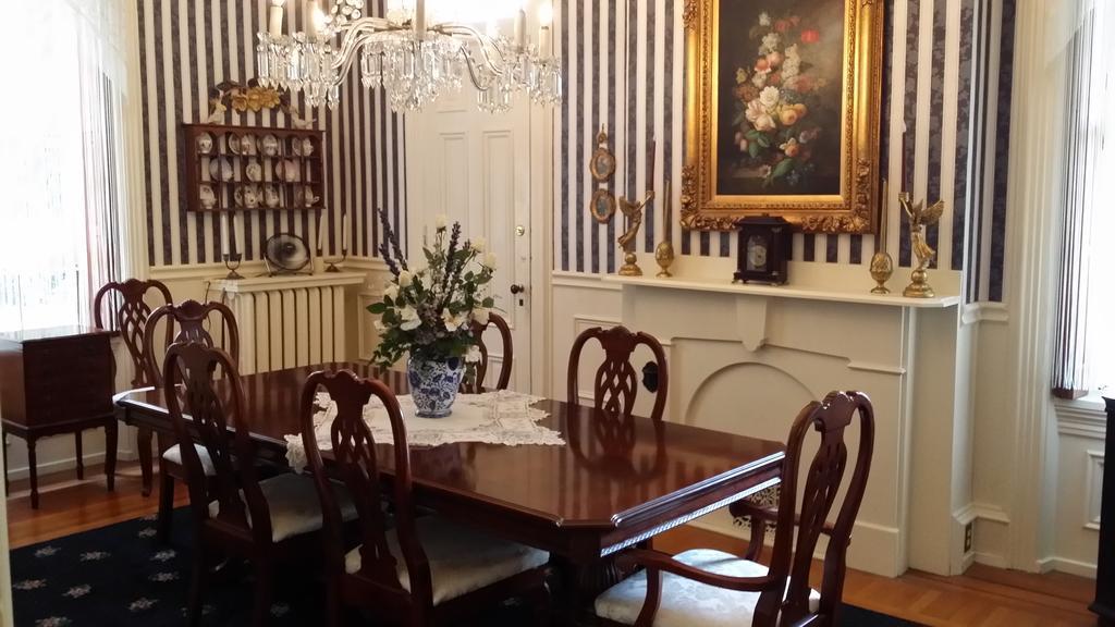 Lovelace Manor Bed And Breakfast Ланкастър Екстериор снимка