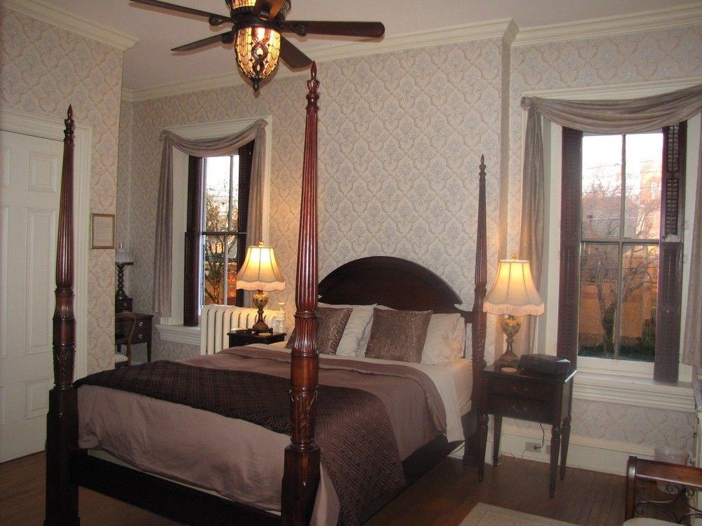 Lovelace Manor Bed And Breakfast Ланкастър Екстериор снимка