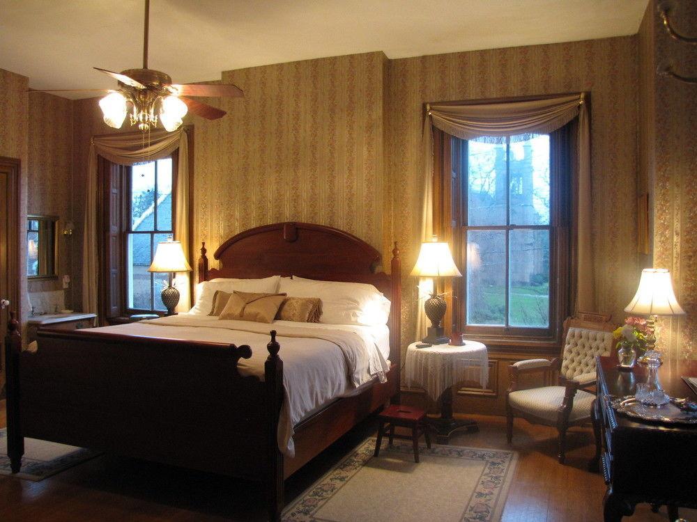 Lovelace Manor Bed And Breakfast Ланкастър Екстериор снимка