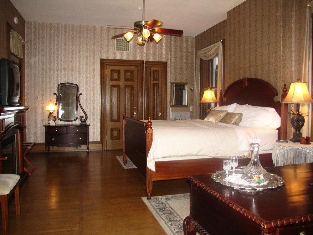 Lovelace Manor Bed And Breakfast Ланкастър Екстериор снимка