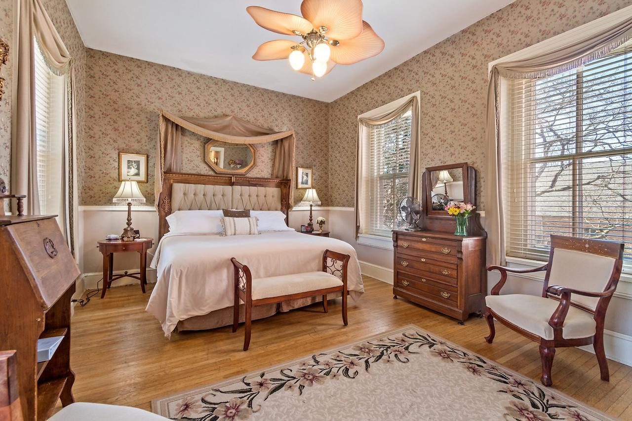 Lovelace Manor Bed And Breakfast Ланкастър Екстериор снимка
