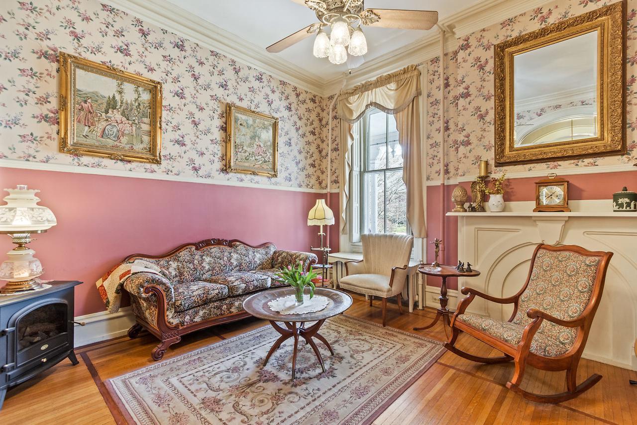 Lovelace Manor Bed And Breakfast Ланкастър Екстериор снимка