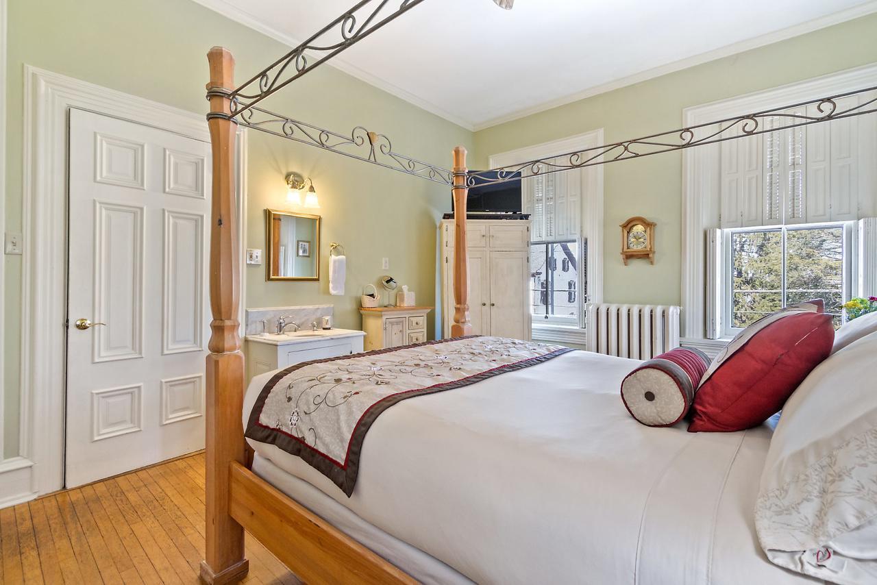 Lovelace Manor Bed And Breakfast Ланкастър Екстериор снимка