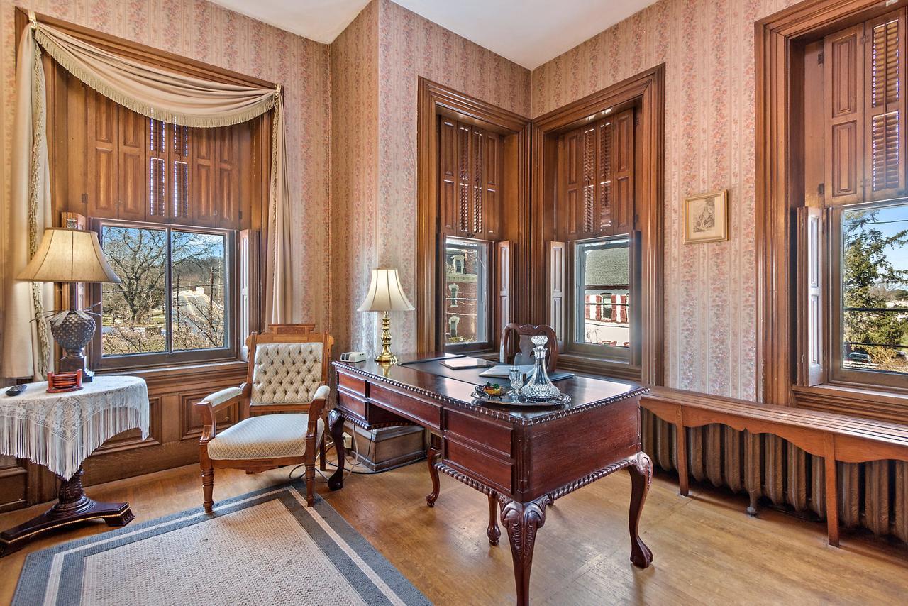 Lovelace Manor Bed And Breakfast Ланкастър Екстериор снимка