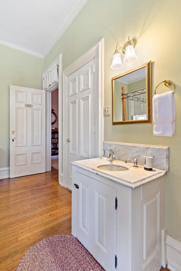 Lovelace Manor Bed And Breakfast Ланкастър Екстериор снимка